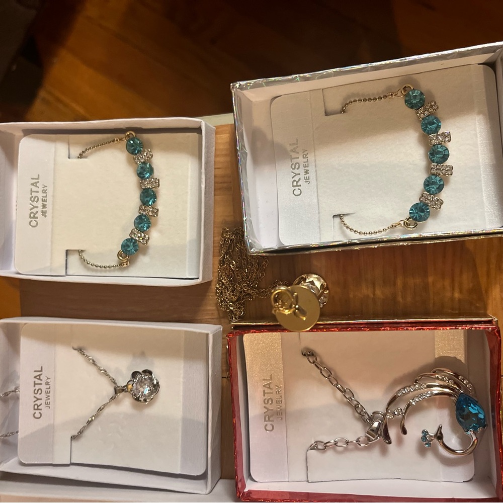 Beautiful costume, jewelry, necklaces, bracelets, rings, earrings, - Picture 4 of 15